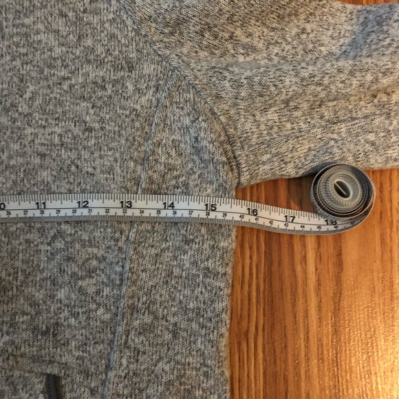 Size 2 women’s Lululemon pull over - Picture 4 of 6